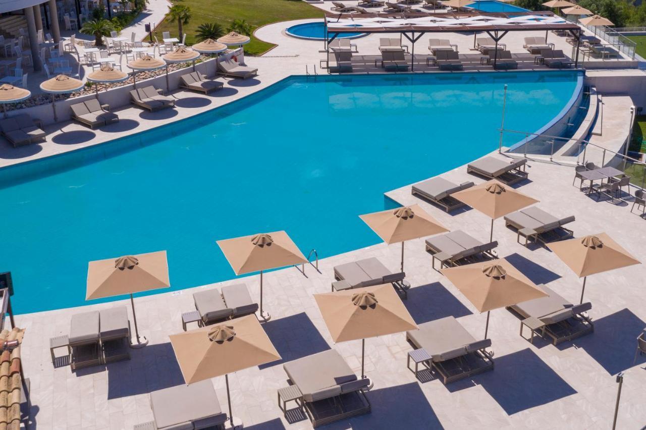 Alia Palace Hotel - Adults Only 16+ Chalkidiki Eksteriør billede The pool at the hotel