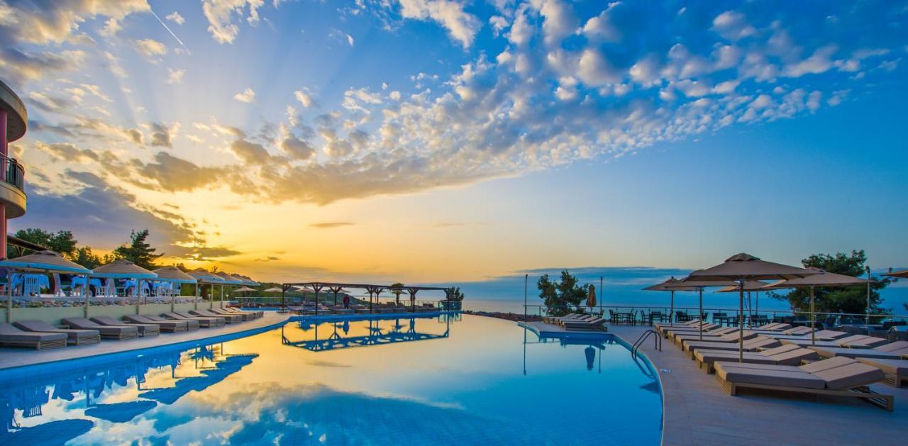 Alia Palace Hotel - Adults Only 16+ Chalkidiki Eksteriør billede Sunset at the Dead Sea