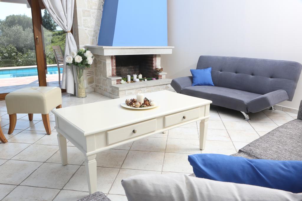 Alia Palace Hotel - Adults Only 16+ Chalkidiki Eksteriør billede A living room with a fireplace