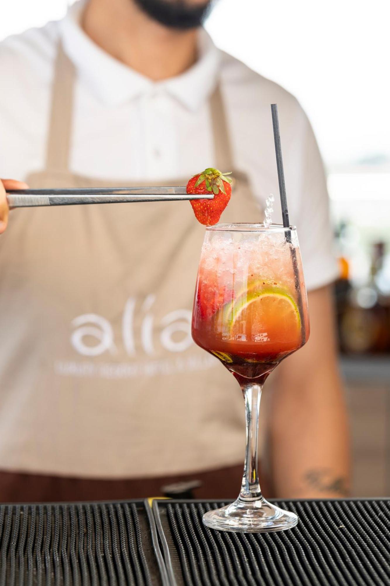 Alia Palace Hotel - Adults Only 16+ Chalkidiki Eksteriør billede A strawberry being placed on a strawberry bellini