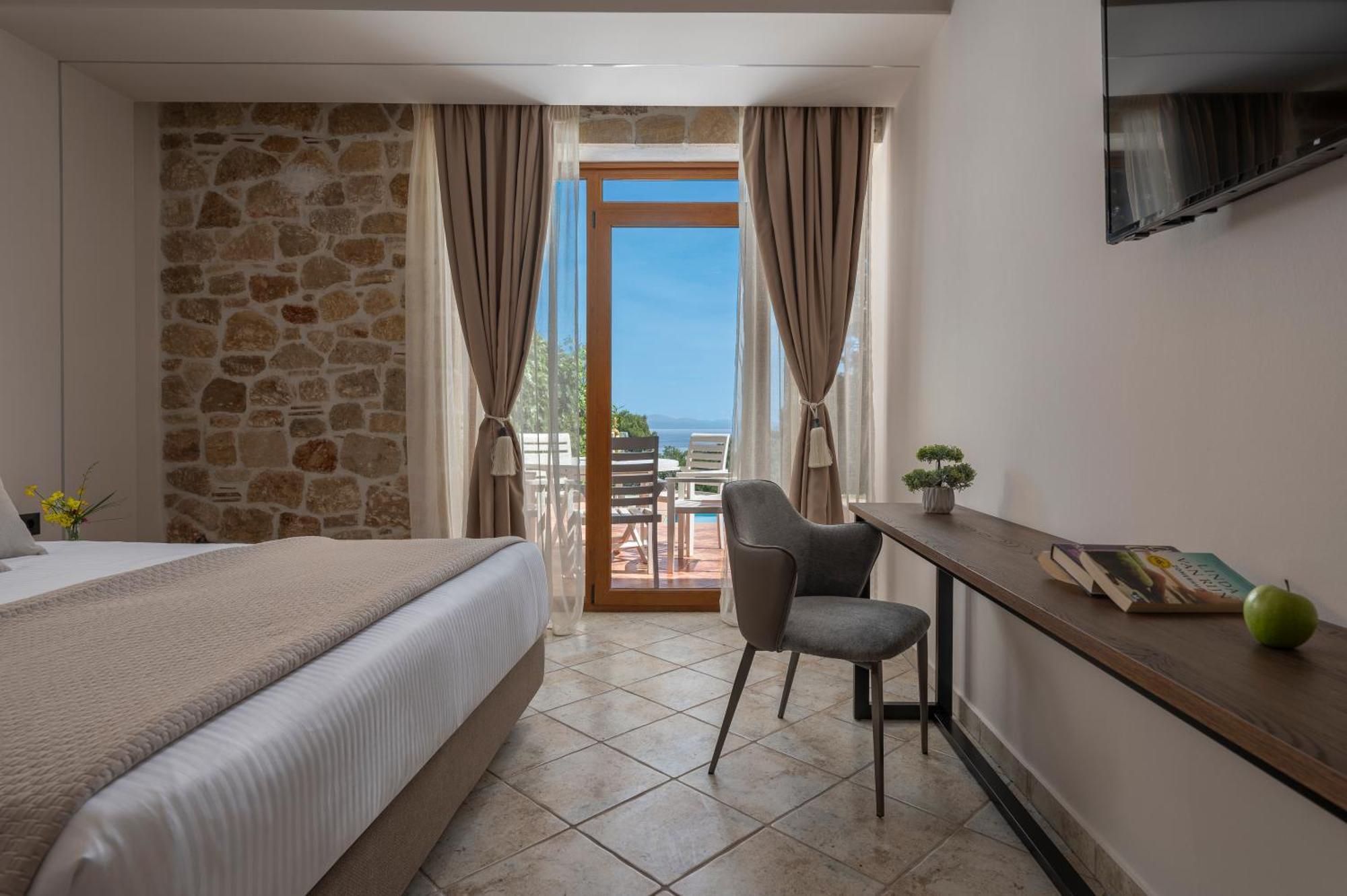 Alia Palace Hotel - Adults Only 16+ Chalkidiki Eksteriør billede A room at the hotel