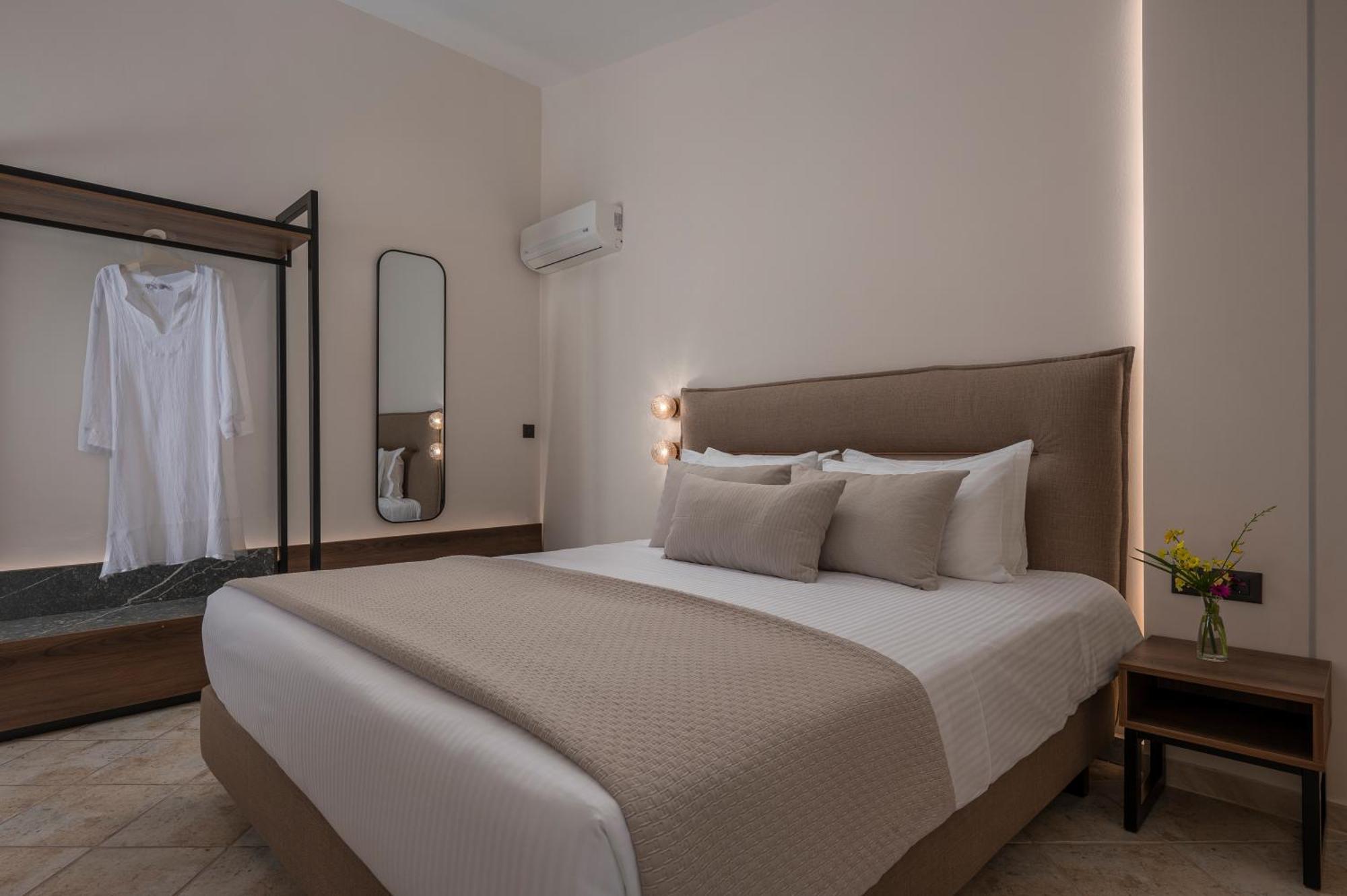 Alia Palace Hotel - Adults Only 16+ Chalkidiki Eksteriør billede A bedroom at the hotel