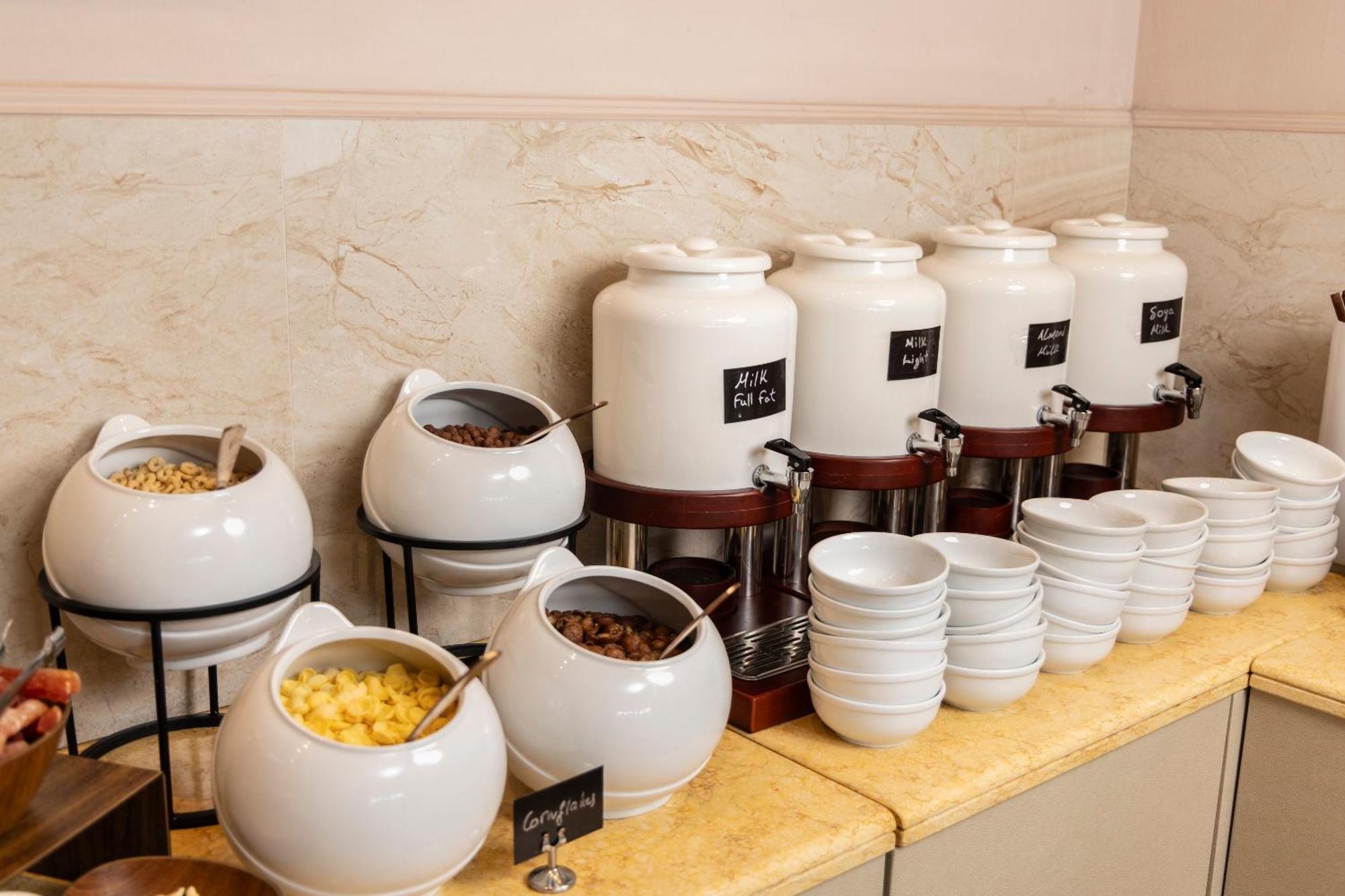Alia Palace Hotel - Adults Only 16+ Chalkidiki Eksteriør billede A selection of teas at a buffet