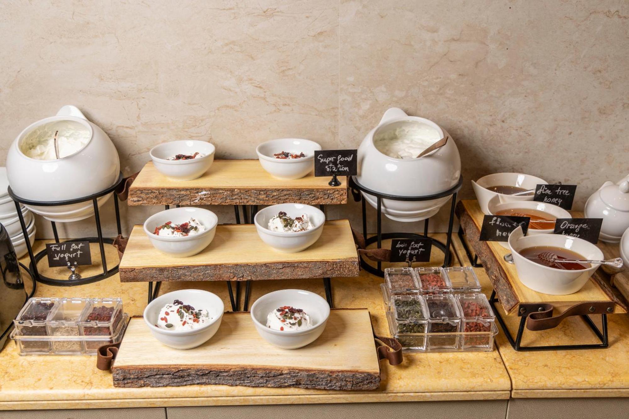 Alia Palace Hotel - Adults Only 16+ Chalkidiki Eksteriør billede A selection of teas at a buffet