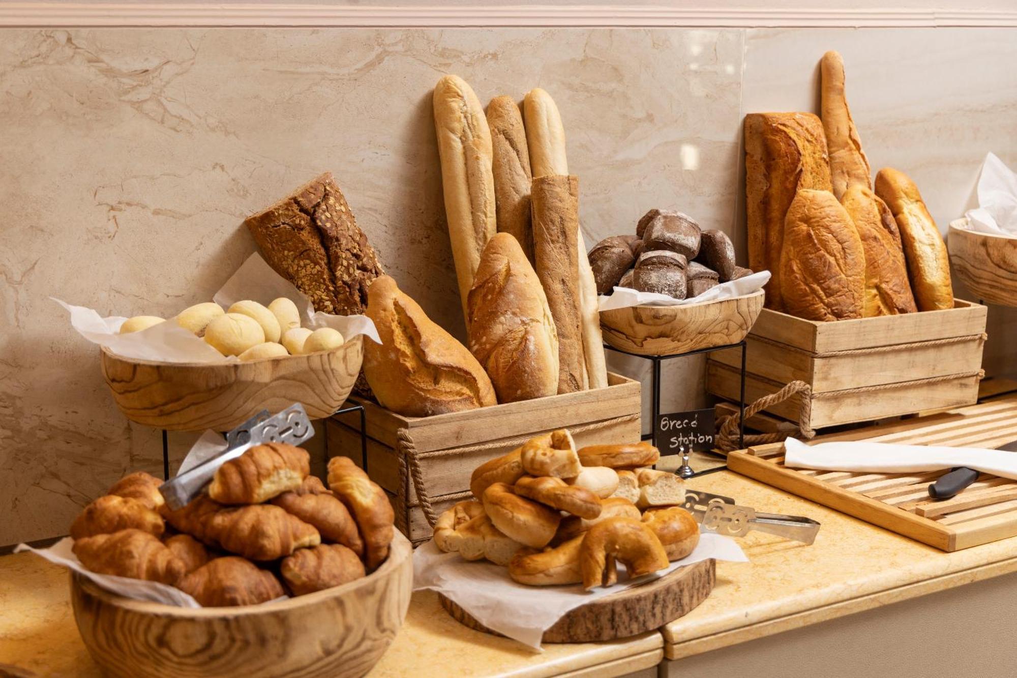 Alia Palace Hotel - Adults Only 16+ Chalkidiki Eksteriør billede Bread