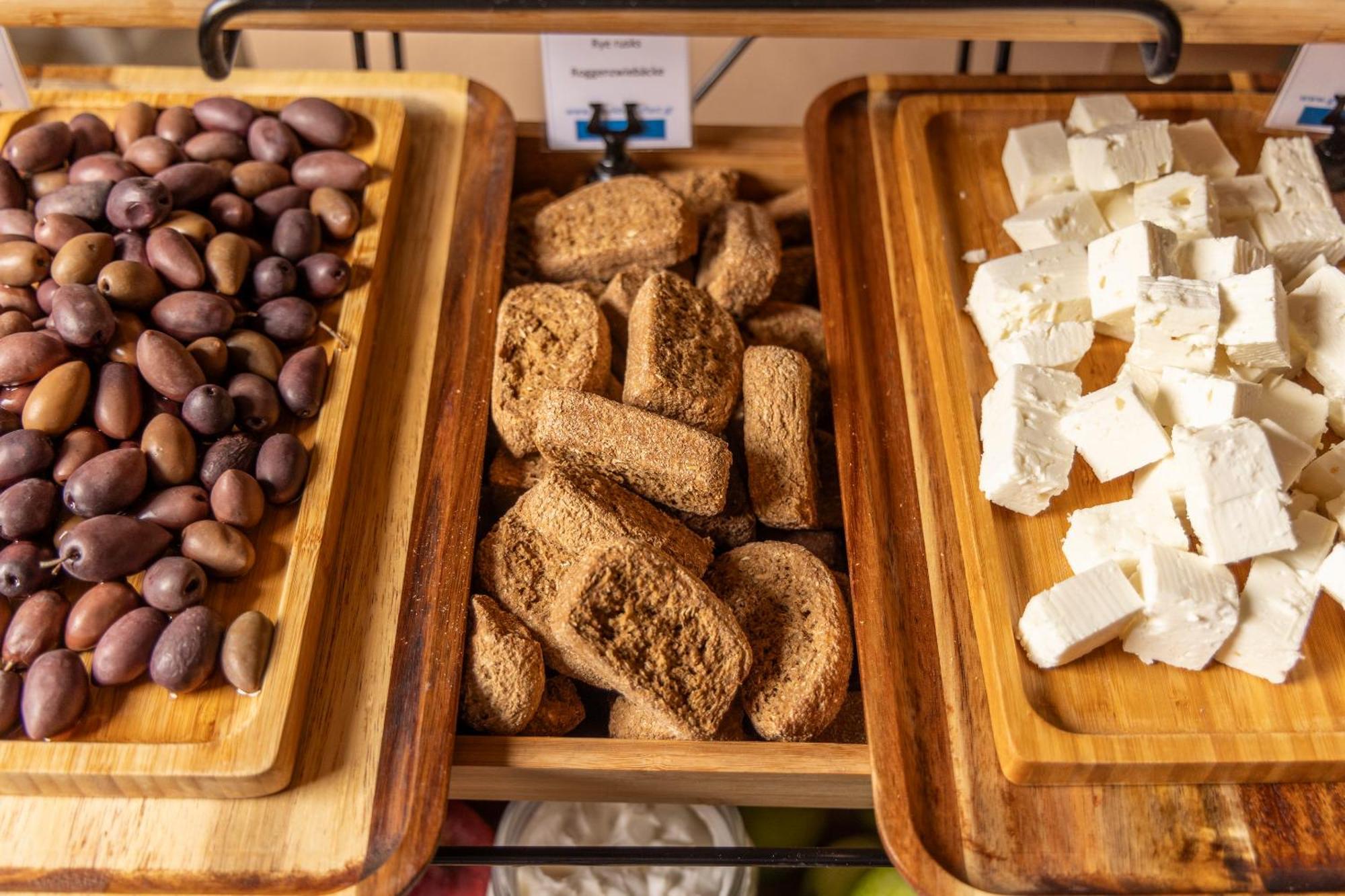 Alia Palace Hotel - Adults Only 16+ Chalkidiki Eksteriør billede Feta cheese with olives and halva